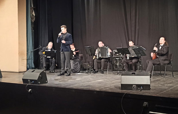 Руси разгалили Србе: Сјајан наступ ансамбла Златни поток (ФОТО)